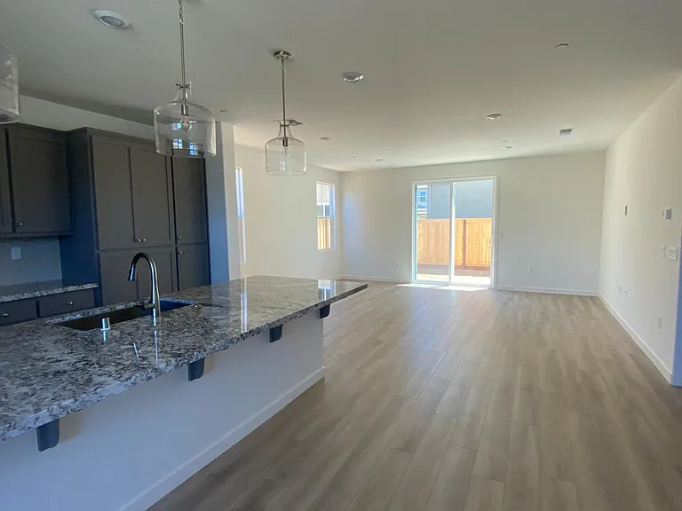 2408 Lake Club Dr — Photo 4