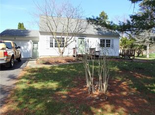 1 Woodcrest Cir, Fairport, NY 14450