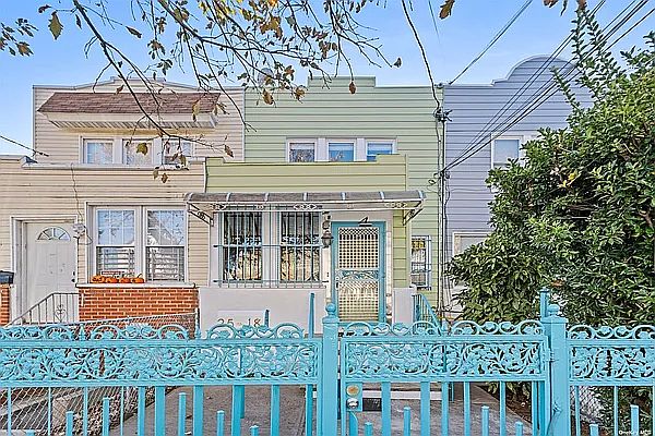 1st image of 2518 Gillmore St