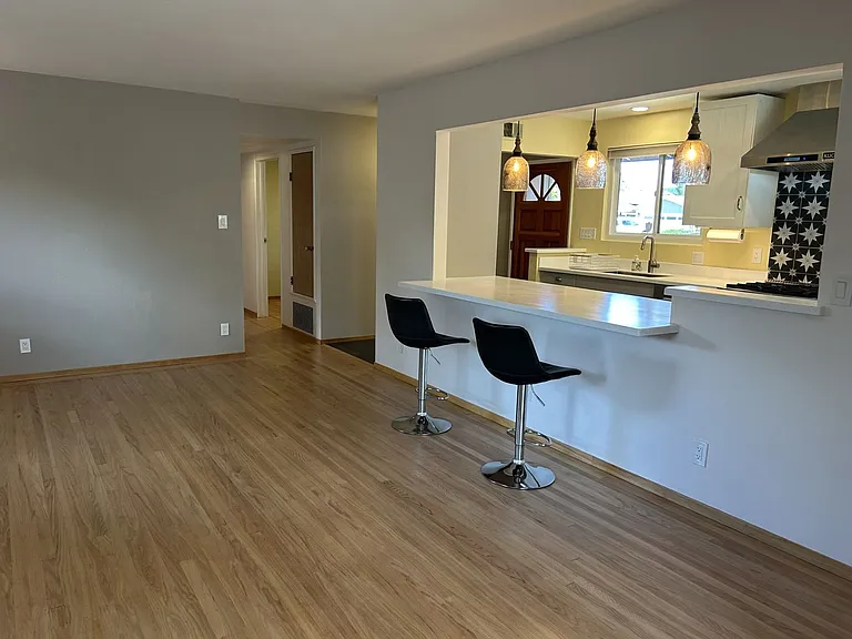 1419 Cambridge St — Photo 10