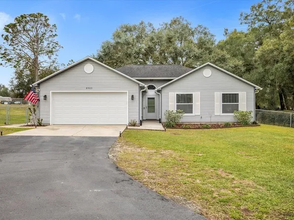 8923 Teacher Ln, Zephyrhills, FL 33541