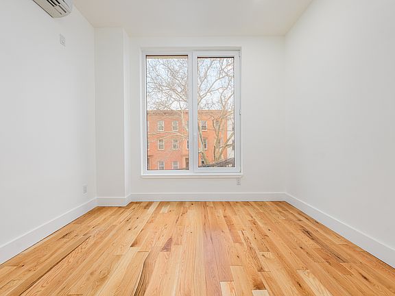 3rd image of 33 Franklin St #326