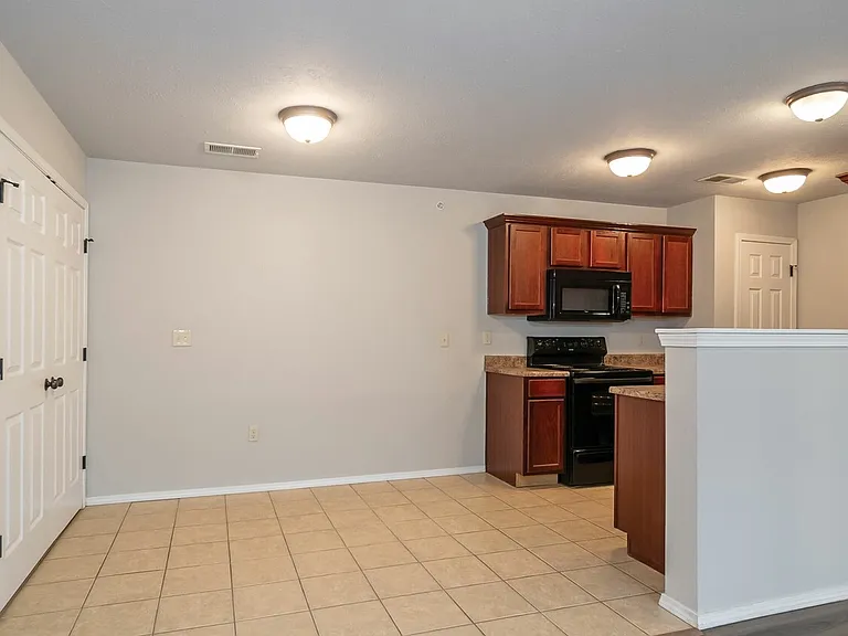 Scenic Station Apartments — Photo 22