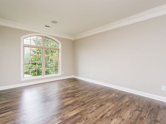 4th image of 303 Everleigh Ct