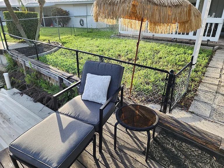 Great sitting chair for the dock with footstools. Great for a night under the stars or some afternoon fishing!