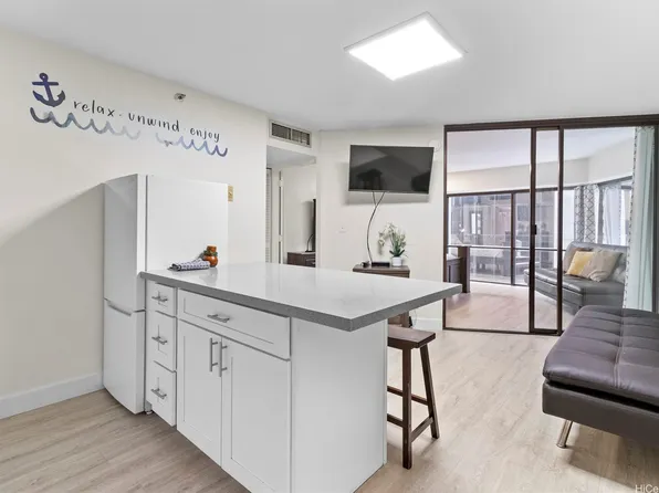 1088 Bishop St APT 1008, Honolulu, HI 96813