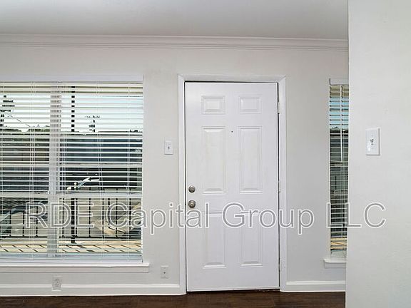 2nd image of 2816 Throckmorton St APT 4