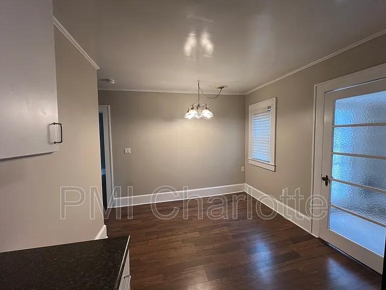 1525 Browns Ave — Photo 9