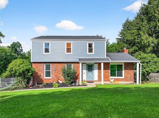 985 Overlook Dr N, Washington, PA 15301