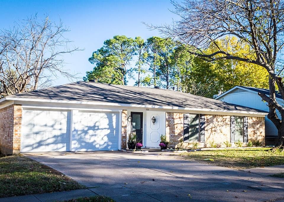 1st image of 1921 Memphis Dr