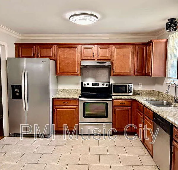 322 Arrington St — Photo 2