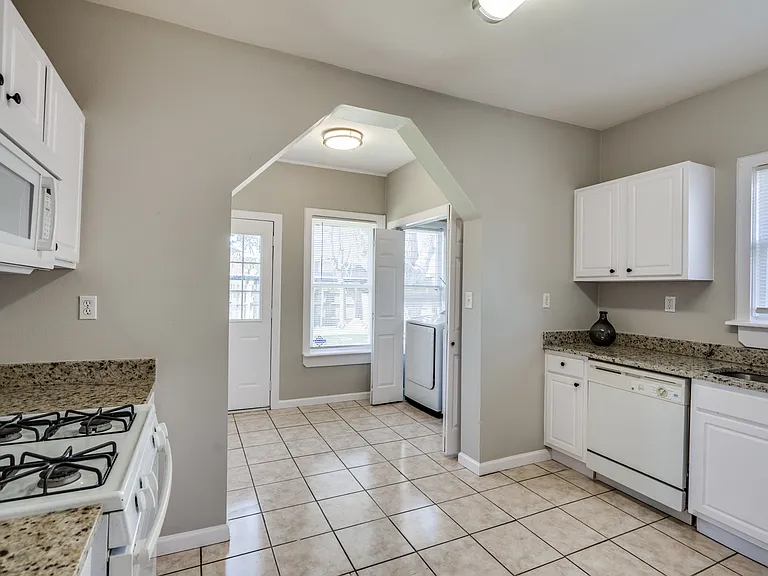 5011 Parkland Ave — Photo 11