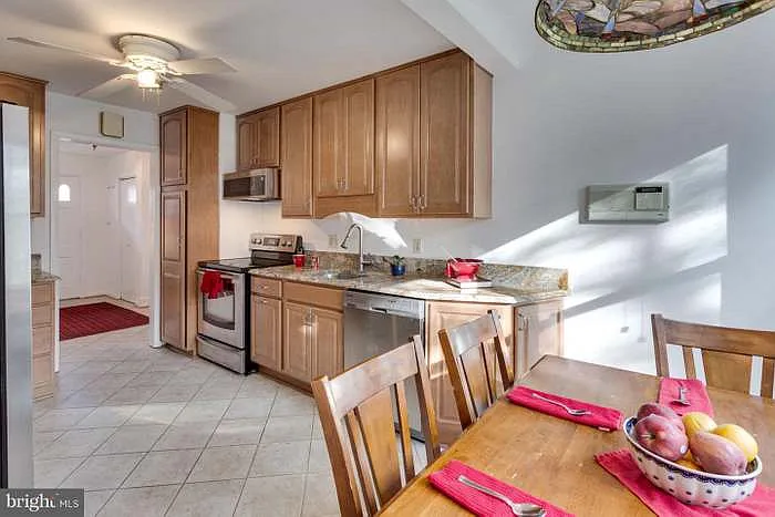 9715 Laurel St — Photo 2