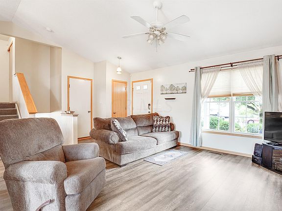 3rd image of 411 Belfair Dr