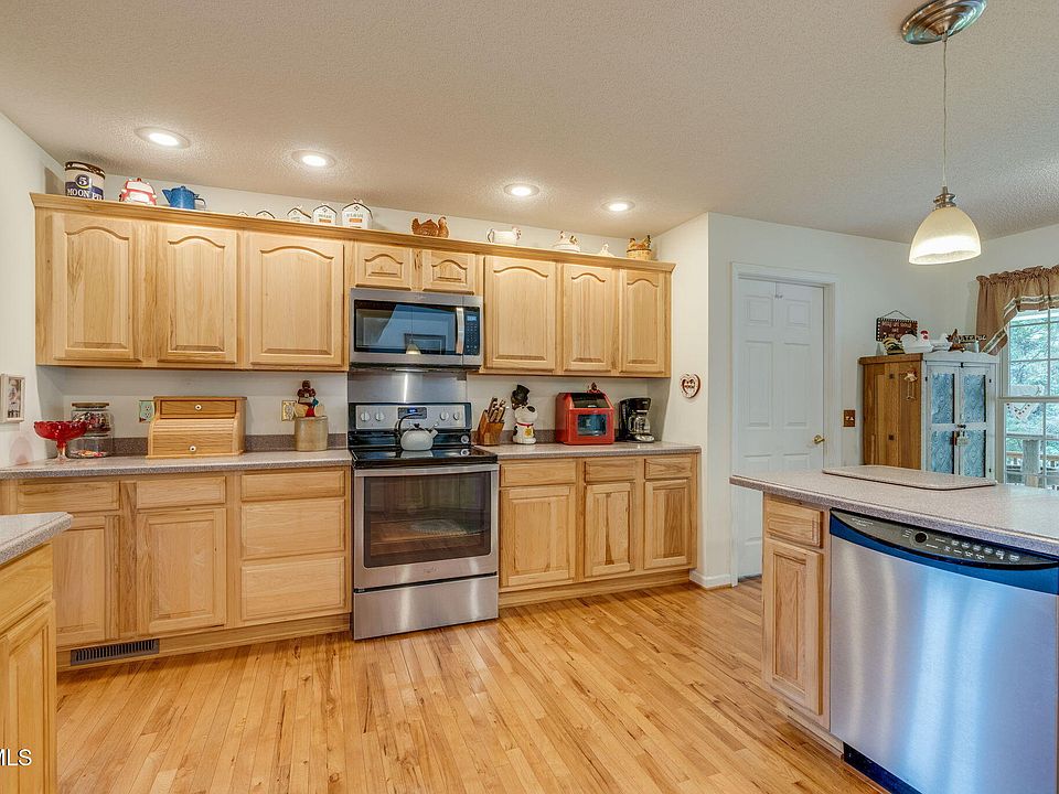 16th image of 490 Cockatiel Rd