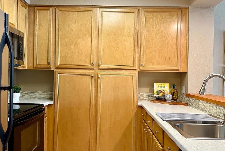 1st image of 415 N 2nd St #335