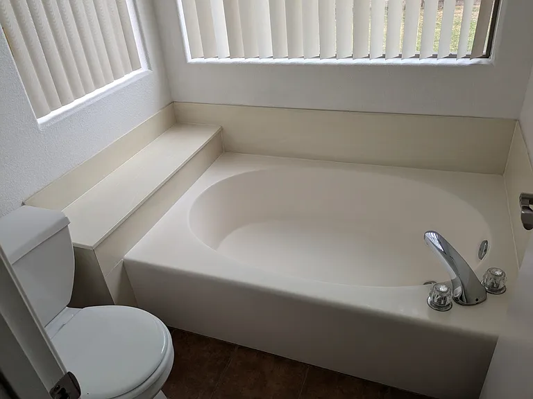 610 S Voyager Dr — Photo 12