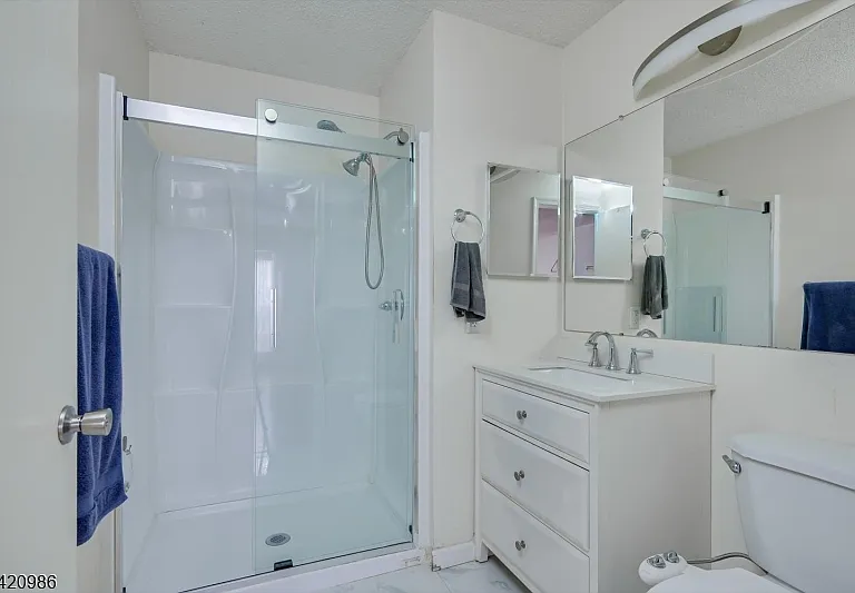 69 Amberly Ct — Photo 11