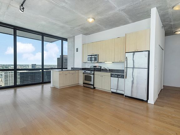 5th image of 235 W Van Buren St Unit 3712