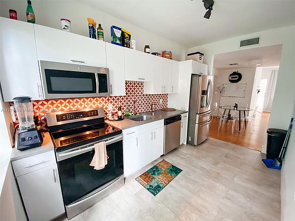 5th image of 2905 Sheridan Ave APT 1
