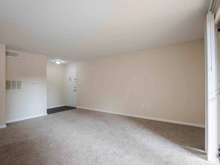 Kingscrest Apartments — Photo 24