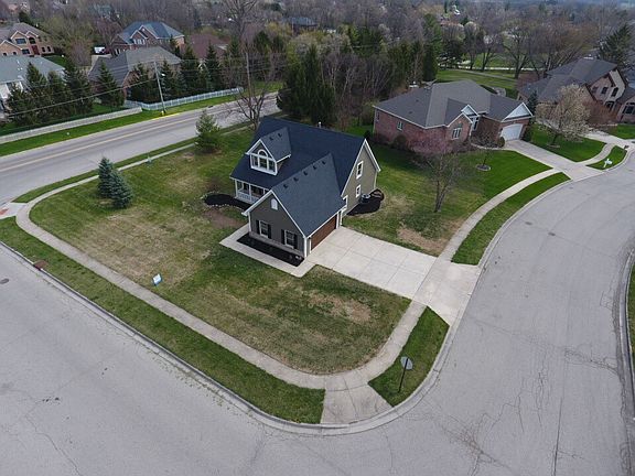 4th image of 934 York Meadows Dr