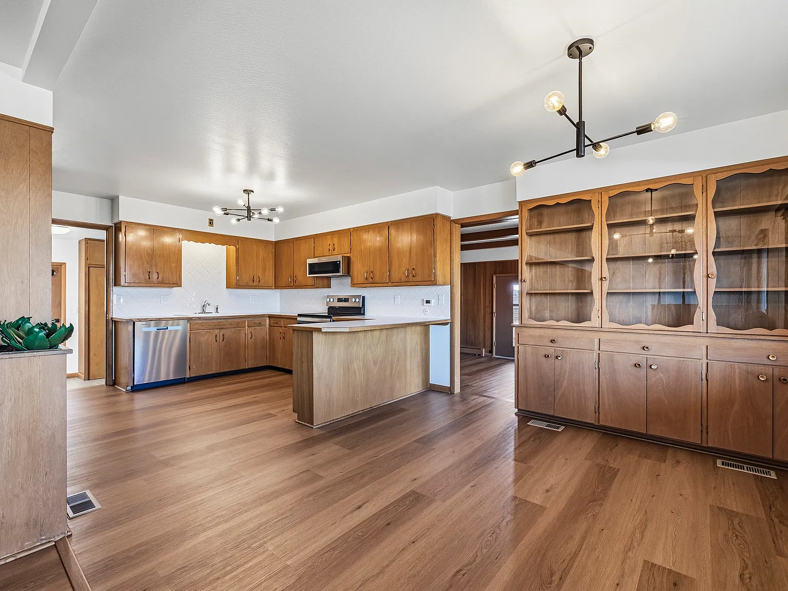 3 bed, 2306 sqft, $3,800 — Photo 3