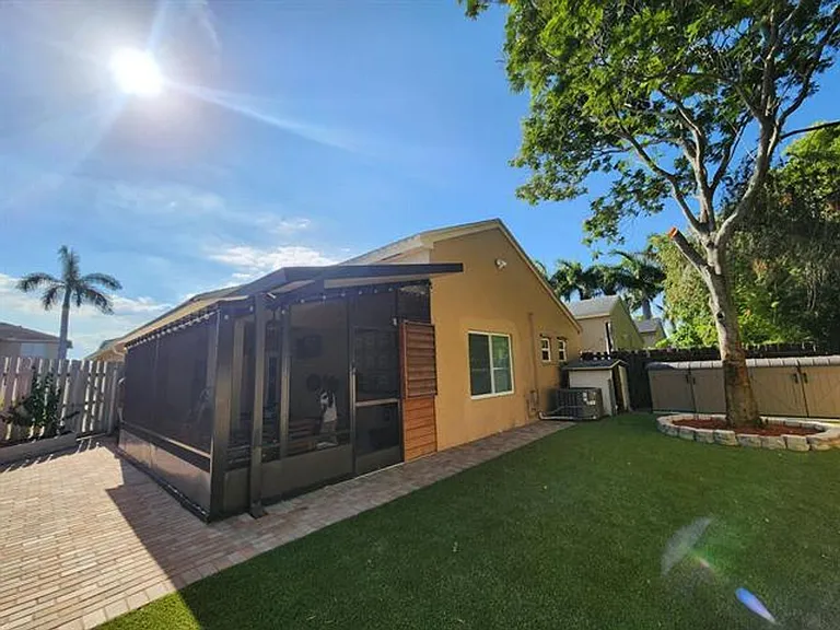 250 E Riverbend Dr — Photo 5