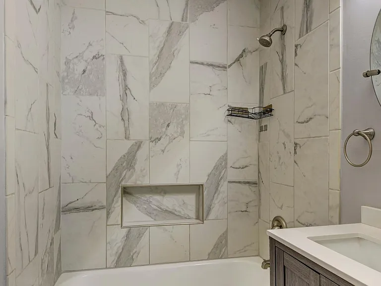 2206 Crawford St — Photo 16