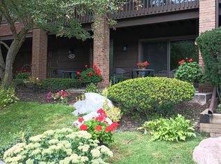 2032 Rhine Rd, West Bloomfield, MI 48323