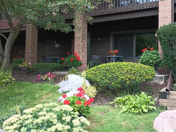 2032 Rhine Rd, West Bloomfield, MI 48323