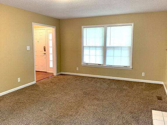 5th image of 305 Windrush Dr