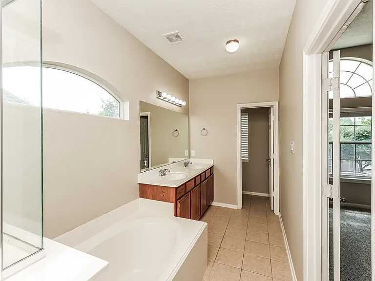 814 Forest Ivy Ln — Photo 14