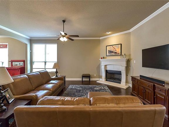 5th image of 4503 Periwinkle Dr