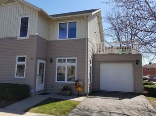 1813 Lake Point Dr, Madison, WI 53713