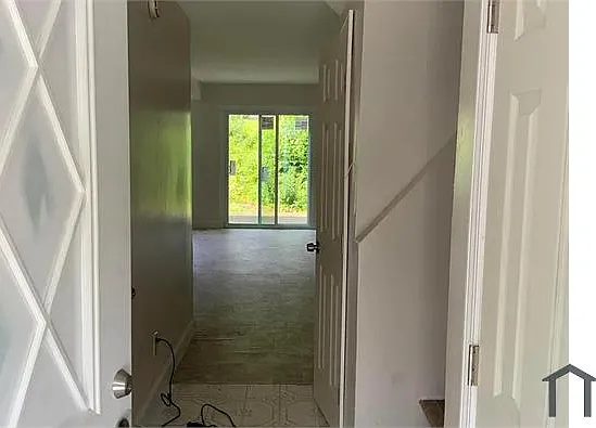 901 Pine Tree Trl — Photo 3