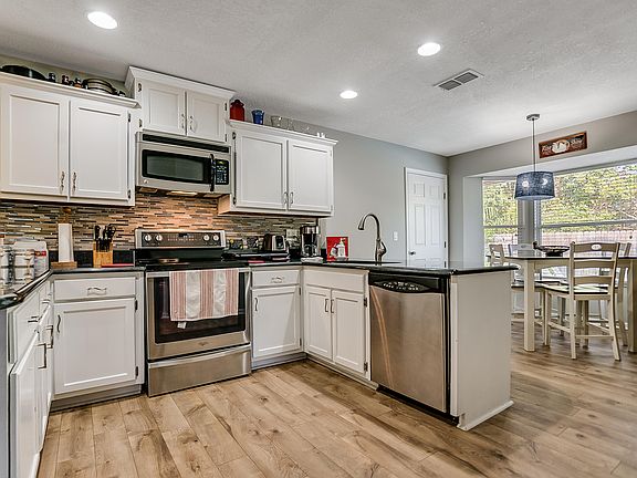 5th image of 832 Wicklow Ct