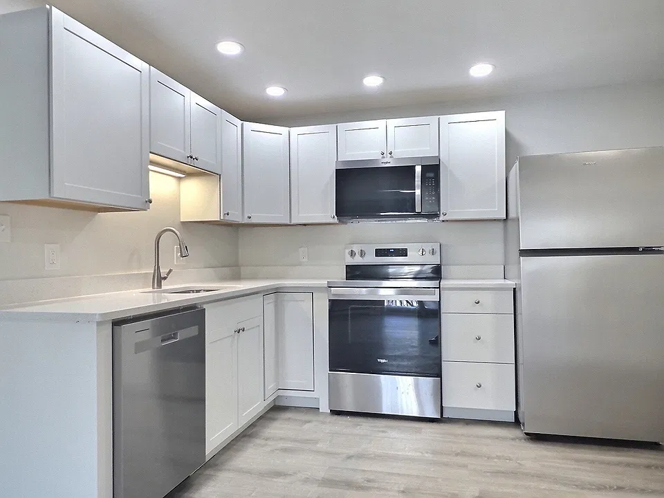 76 Spring St #304