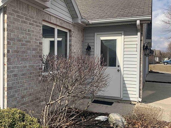 4th image of 35 Clubview Dr