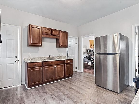 2nd image of 360 Manton Ave