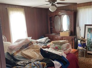 413 A St, Arapaho, OK 73620