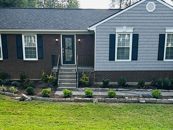 2nd image of 1004 Harmony Ln