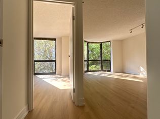 1136 N Lasalle St #803, Chicago, IL 60610