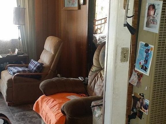 3rd image of 246 Grove Ave