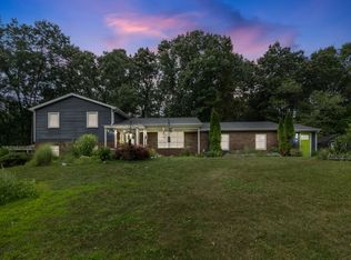 3950 Queen Oaks Dr, Chelsea, MI 48118