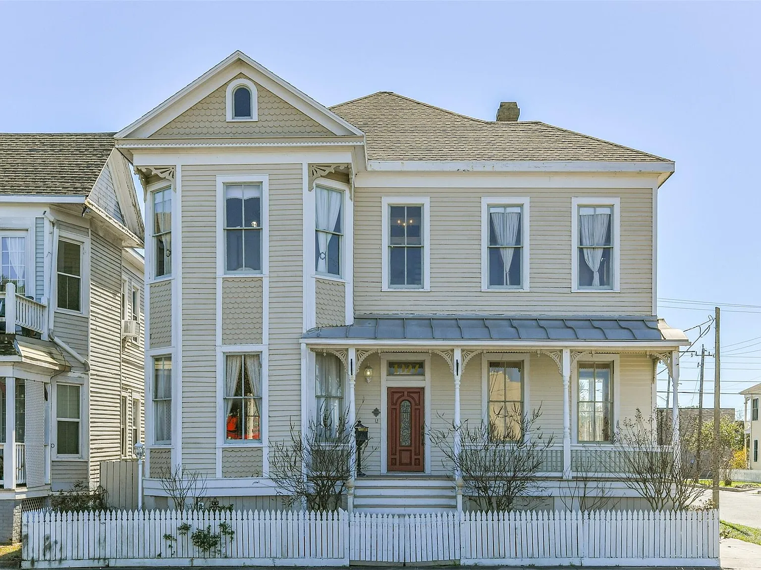 4 bed, 2.5 bath, 2652 sqft, $3,200 — Photo 3