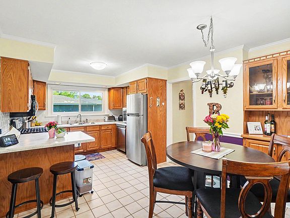 4th image of 2286 Leif Ave
