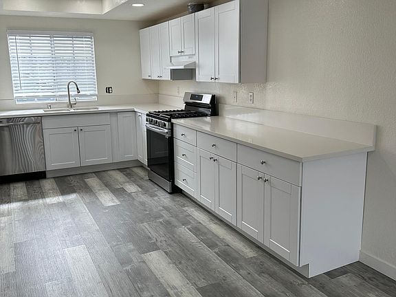 3rd image of 208 Plymouth Dr APT 2