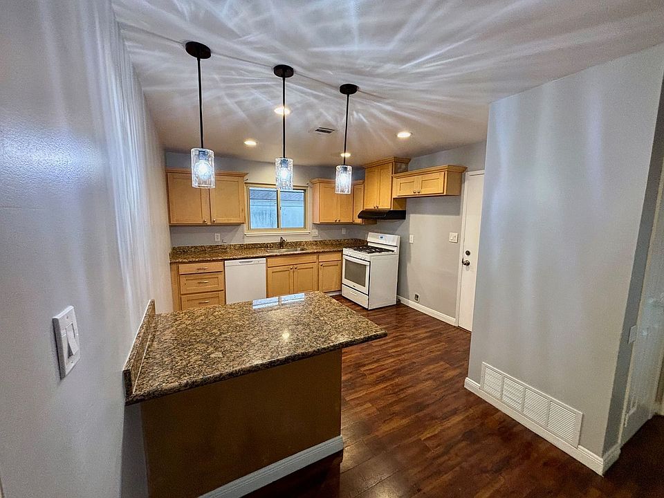 1st image of 846 Carlson Blvd