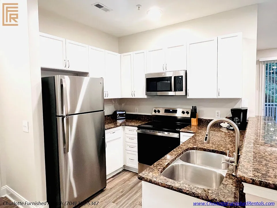 2 bed, 878 sqft, $4,650 — Photo 3